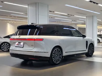 Nio ES8