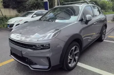 Lynk & Co 06