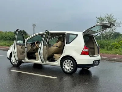 Nissan Livina