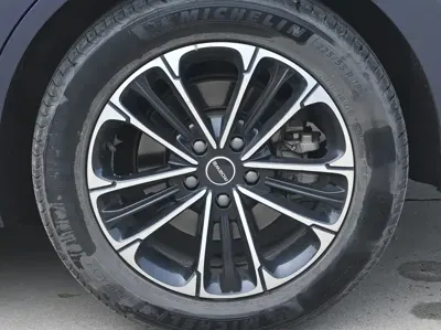 Roewe iMAX8