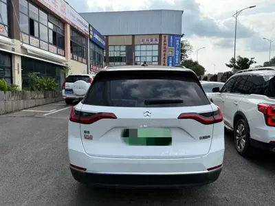 Nio ES8