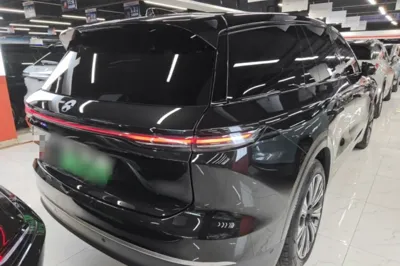 Nio ES8