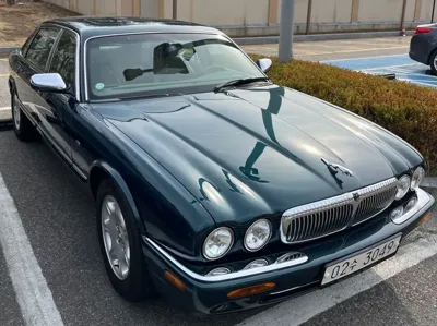 Jaguar XJ-8