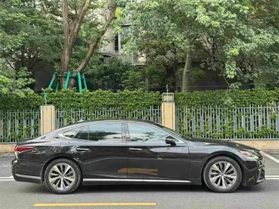 Lexus LS
