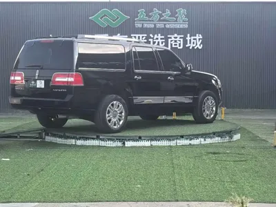 Lincoln Navigator
