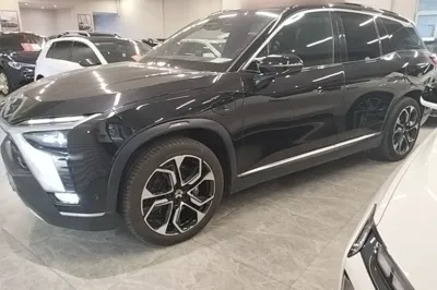 Nio ES8