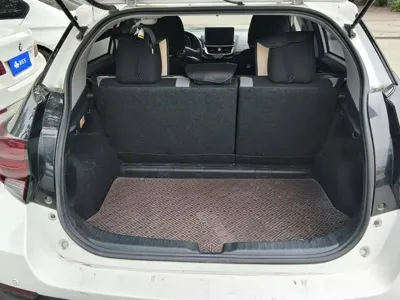 Toyota Yaris L