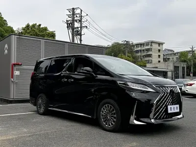 Lexus LM