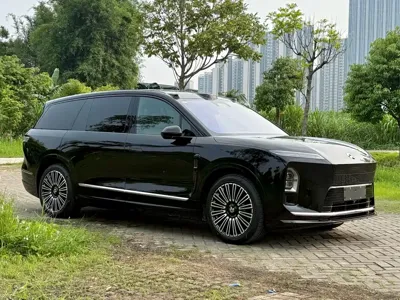 Nio ES8