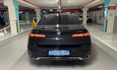 BMW i7