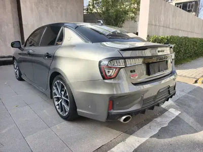 Lynk & Co 03