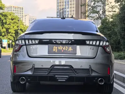 Lynk & Co 03
