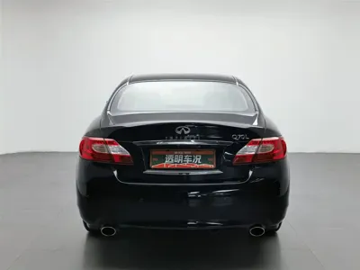 Infiniti Q70