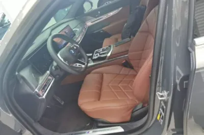 BMW i7