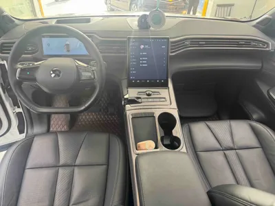 Nio ES8