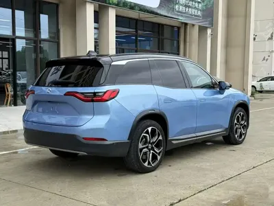 Nio ES8