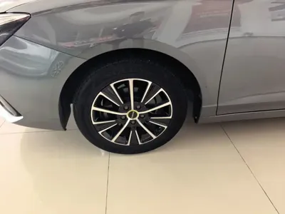 Roewe i5