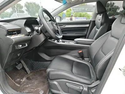 Geely L HiP