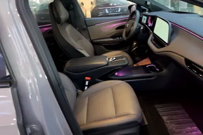 Hongqi EH7