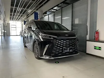 Lexus LM