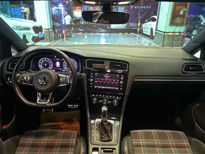 Volkswagen Golf GTI