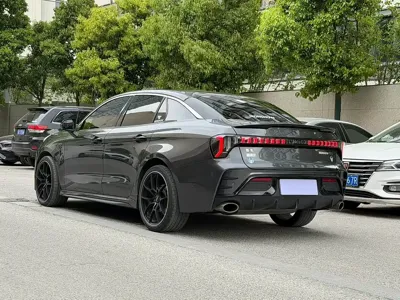 Lynk & Co 03