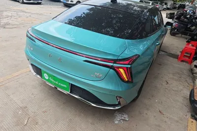 Hongqi H6