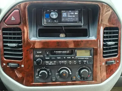 Mitsubishi Pajero (Import)