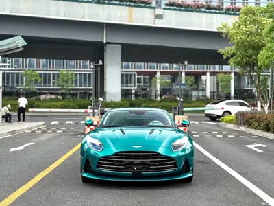 Aston Martin DB12