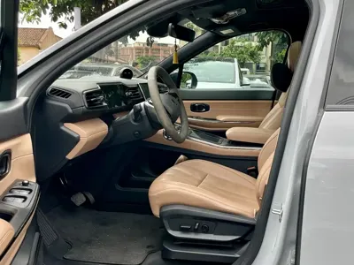 Nio ES8