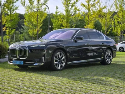 BMW i7