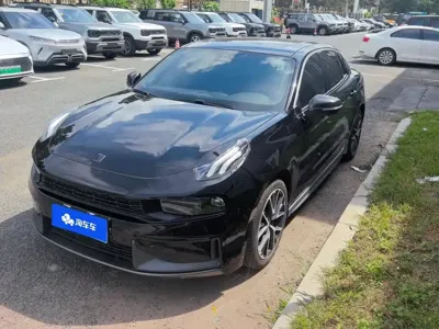Lynk & Co 03