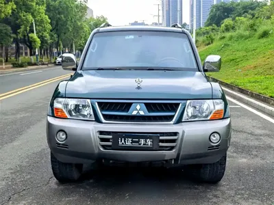 Mitsubishi Pajero (Import)