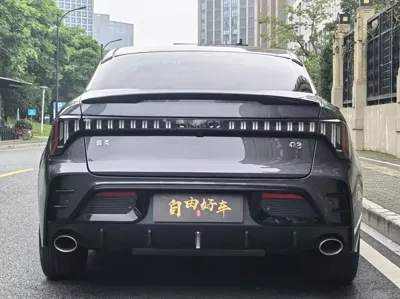 Lynk & Co 03