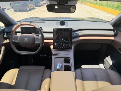Nio ES8