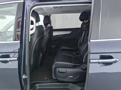Roewe iMAX8