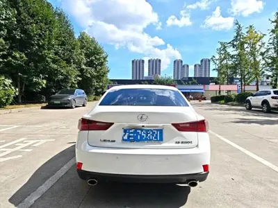 Lexus IS