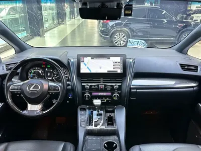 Lexus LM