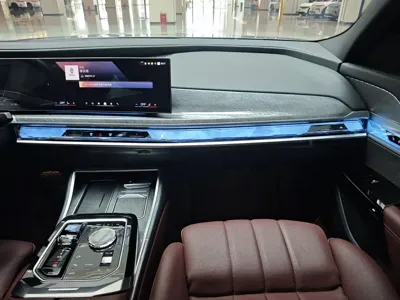 BMW i7