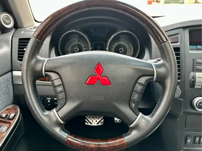 Mitsubishi Pajero (Import)