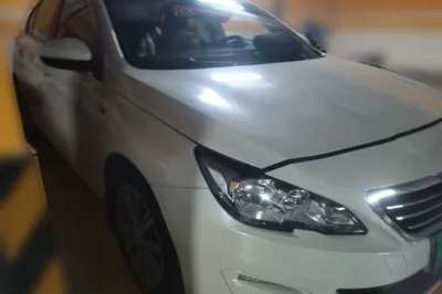 Peugeot 408