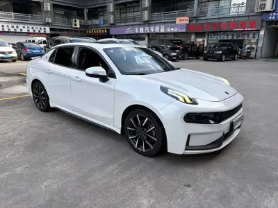 Lynk & Co 03