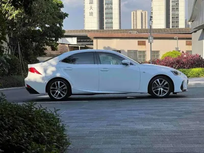 Lexus IS