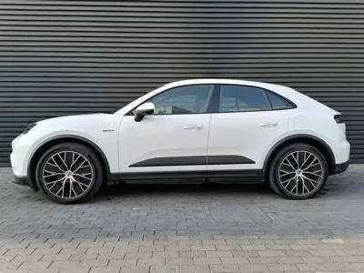 Porsche Macan EV