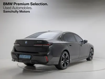 BMW i7