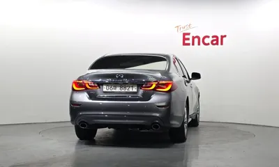 Infiniti Q70