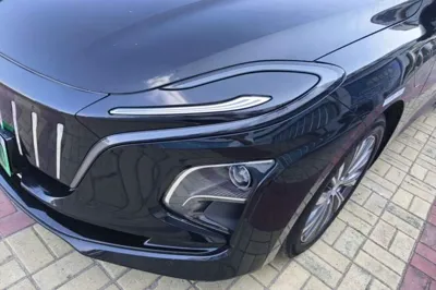 Hongqi E-QM5