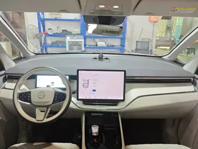 Volvo EM90
