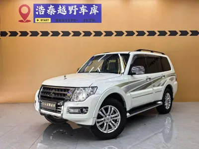 Mitsubishi Pajero (Import)