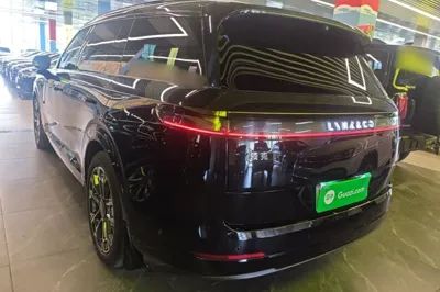 Lynk & Co 900